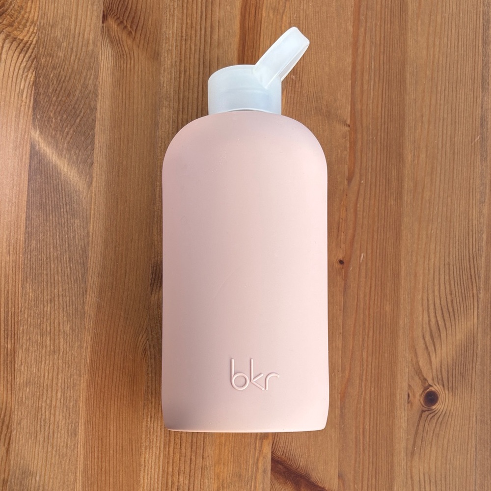 bkr Nude 1 Litre Glass Bottle with Silicone Sleeve
